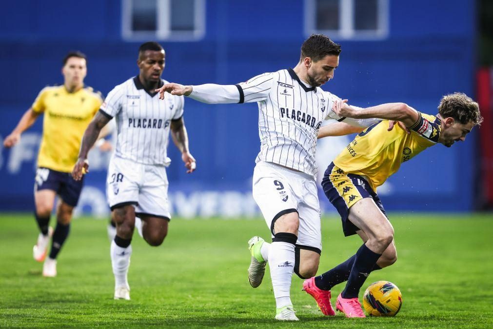 Dois golos nos minutos finais garantem empate do Farense no Estoril