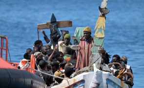 Autoridades espanholas resgataram mais duas embarcações com 142 migrantes junto às Canárias