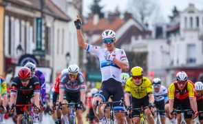 Ciclista belga Tim Merlier vence ao sprint e é o primeiro líder do Paris-Nice