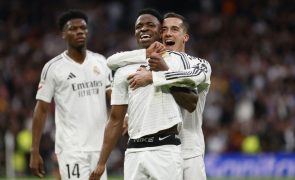 Real Madrid vence e 'cola-se' ao FC Barcelona no topo da Liga espanhola