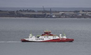 Trabalhadores da Atlantic Ferries em plenário com paragem de atividade na segunda-feira