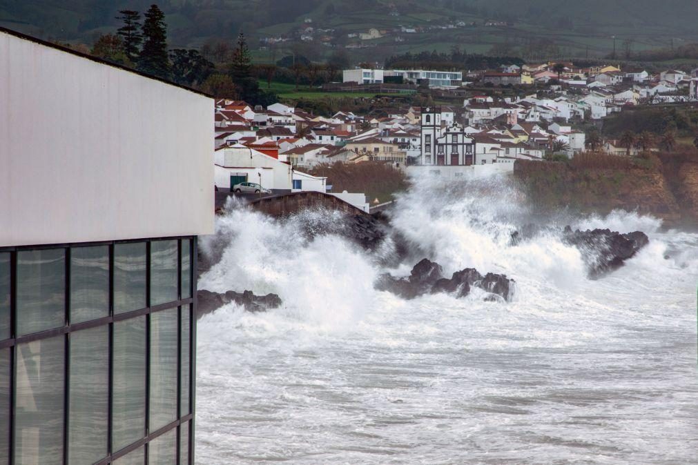 Depressão Laurence coloca ilhas dos Açores sob aviso laranja