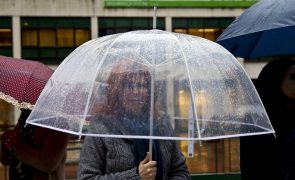 Dez distritos sob aviso amarelo devido à chuva até segunda-feira