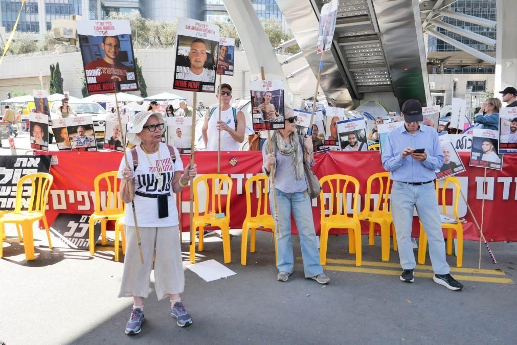 Famílias de reféns protestam no parlamento contra fim da trégua em Gaza