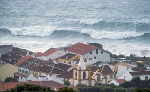 Sete ilhas açorianas sob aviso amarelo até quinta-feira por vento e agitação marítima