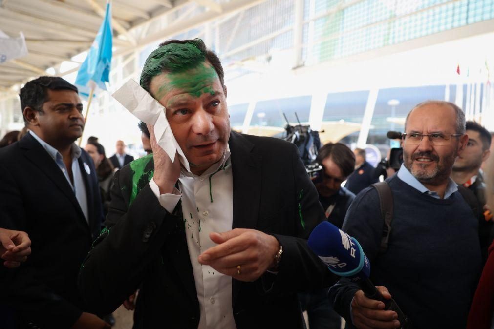 MP pede condenação de ativista que atingiu Luís Montenegro com tinta