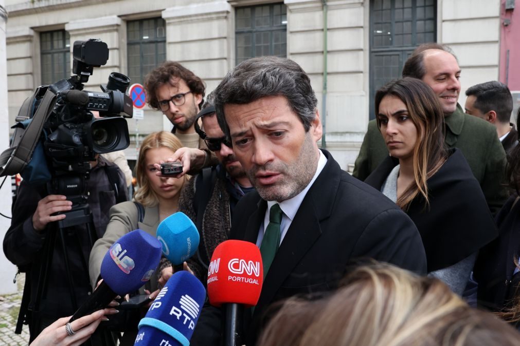 Chega recusa retirar cartazes após providência cautelar de Montenegro