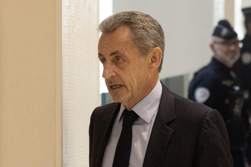Pistas de dinheiro vivo baseiam pedido de condenação de Sarkozy por corrupção