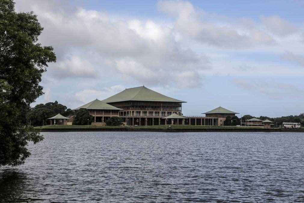 Sri Lanka aprova lei para acusar políticos pela falência do país em 2022