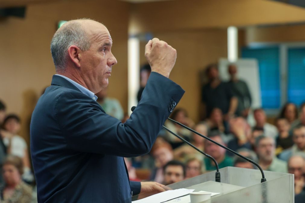 PCP avisa que só aceita acordo de governação à esquerda com programa de rutura