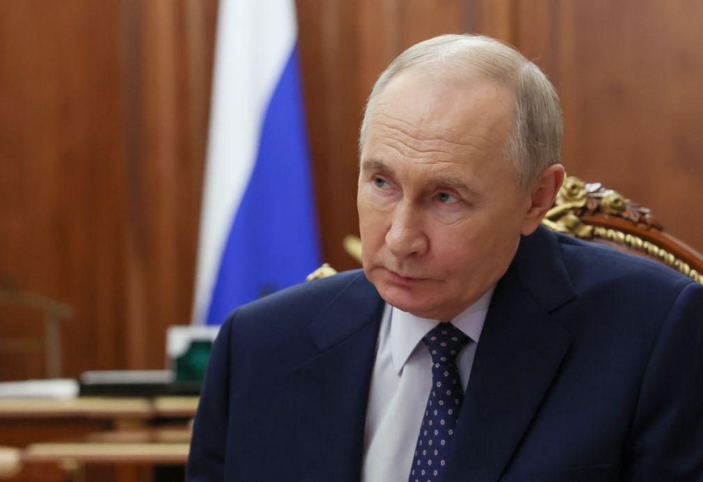 Putin e enviado de Trump discutem hoje