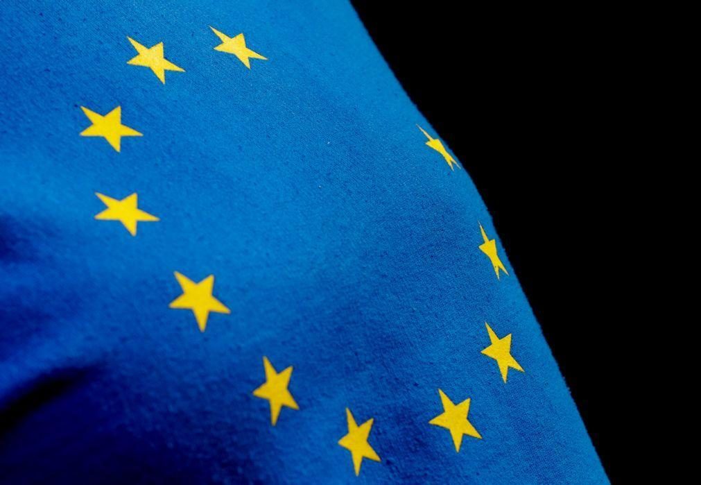 Bruxelas pede cautela orçamental após Portugal ter proposto plano de 10.000 ME