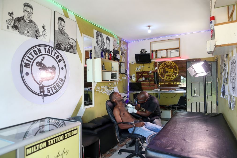 Moçambicanos começam a vencer preconceito da sociedade com tatuagens