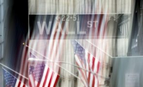 Wall Street fecha em baixa após volatilidade elevada e atenta à guerra comercial