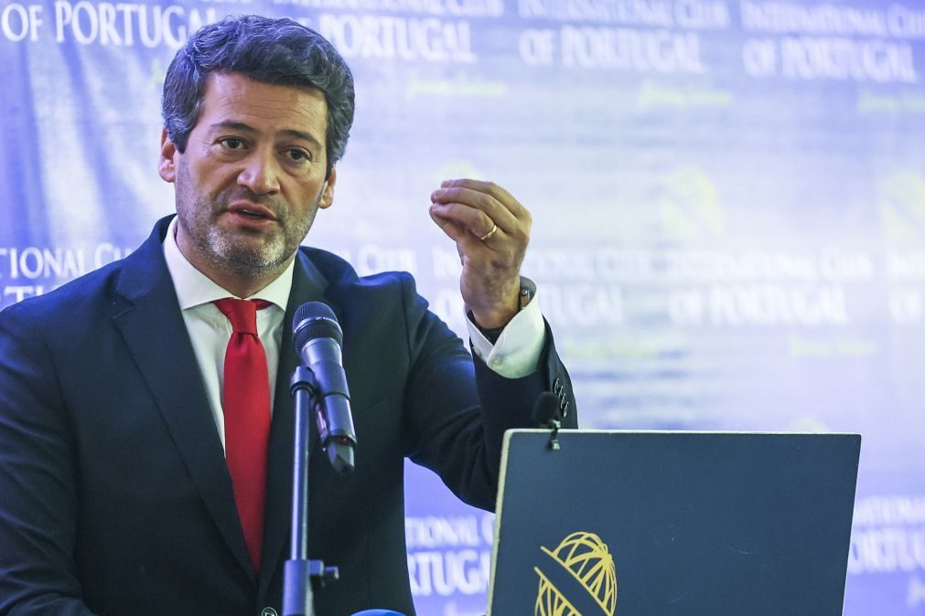 Ventura acusa Pedro Nuno de querer enganar os portugueses e ser um homem