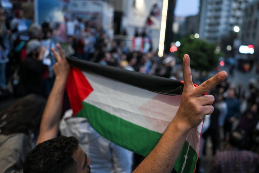 Ataques israelitas contra tendas de deslocados fazem 25 mortos em Gaza
