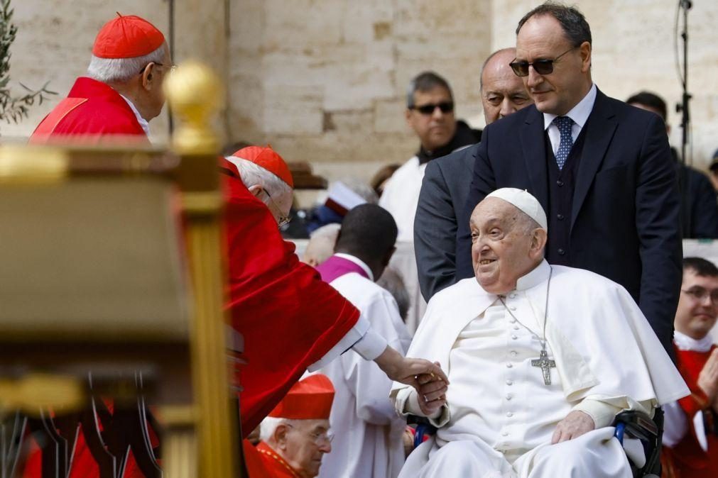 Papa critica nas meditações da Via Sacra