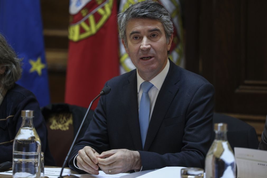 José Luís Carneiro diz que imigrantes da CPLP foram sujeitos a verificações de segurança
