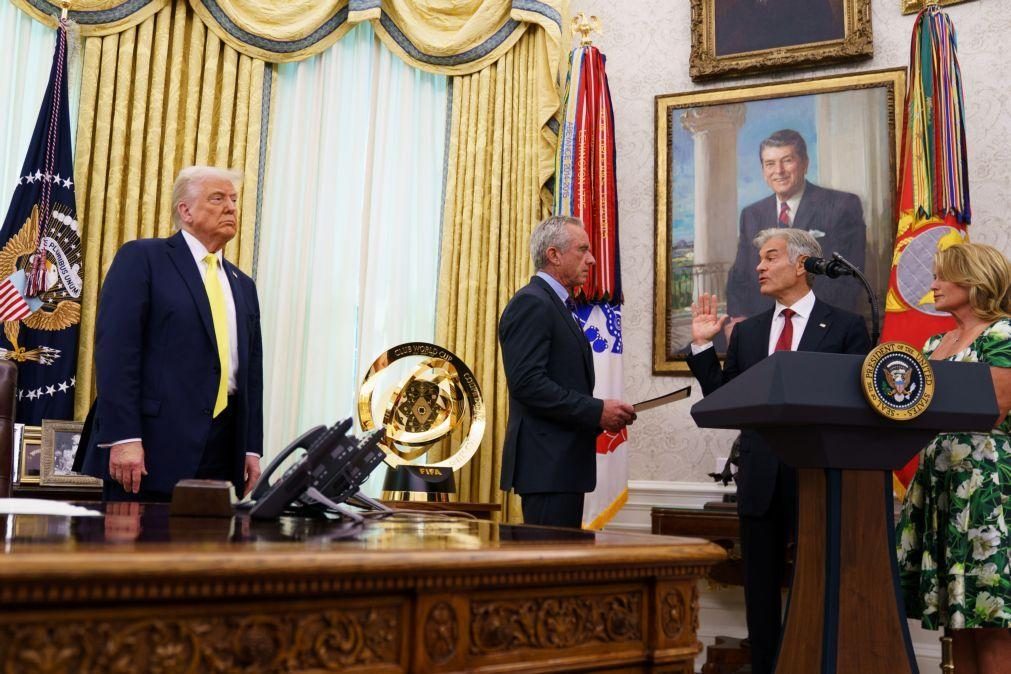 Trump avança com reforma que lhe dá poder para contratar e despedir 50.000 funcionários
