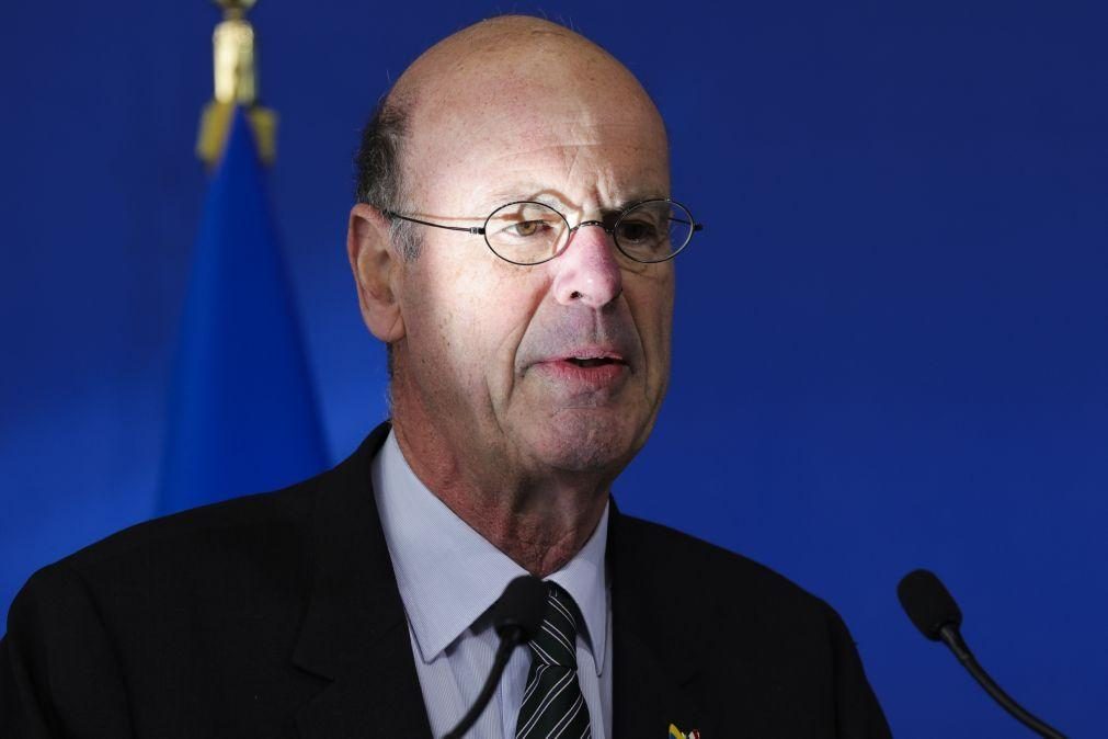 Ministro francês das Finanças diz que Trump arrisca credibilidade do dólar se mexer na Fed