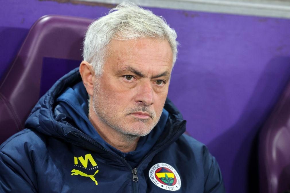 Fenerbahçe cede empate nos descontos e fica mais longe do líder Galatasaray