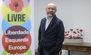 Rui Tavares considera chocante decisão do Governo de adiar celebrações do 25 de Abril