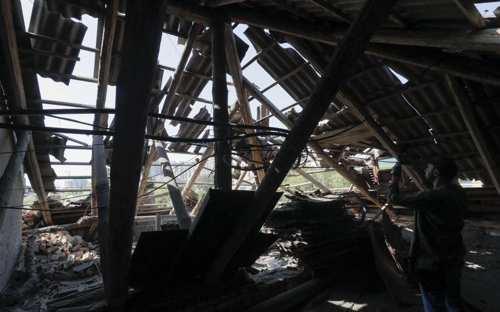 Ucrânia diz que ataques russos a Kiev causaram dois mortos e 54 feridos