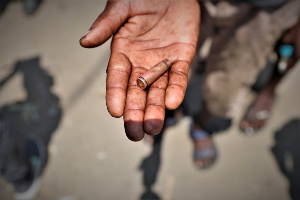 Quase 300 pessoas resgatadas de grupos autoproclamados naparamas em Moçambique