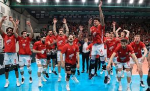 Benfica volta a vencer Sporting e fica a um triunfo do título nacional de voleibol