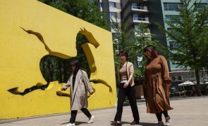 Atividade industrial da China abranda em abril