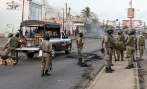 Pelo menos 22 membros das forças moçambicanas de defesa mortos durante manifestações
