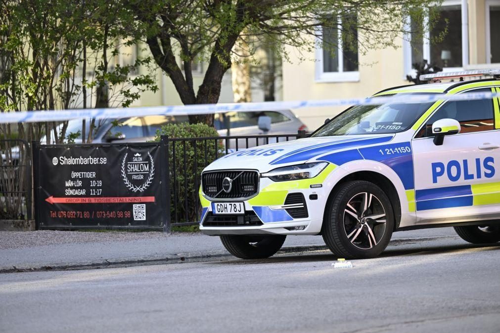 Adolescente de 16 anos suspeito de triplo homicídio na Suécia