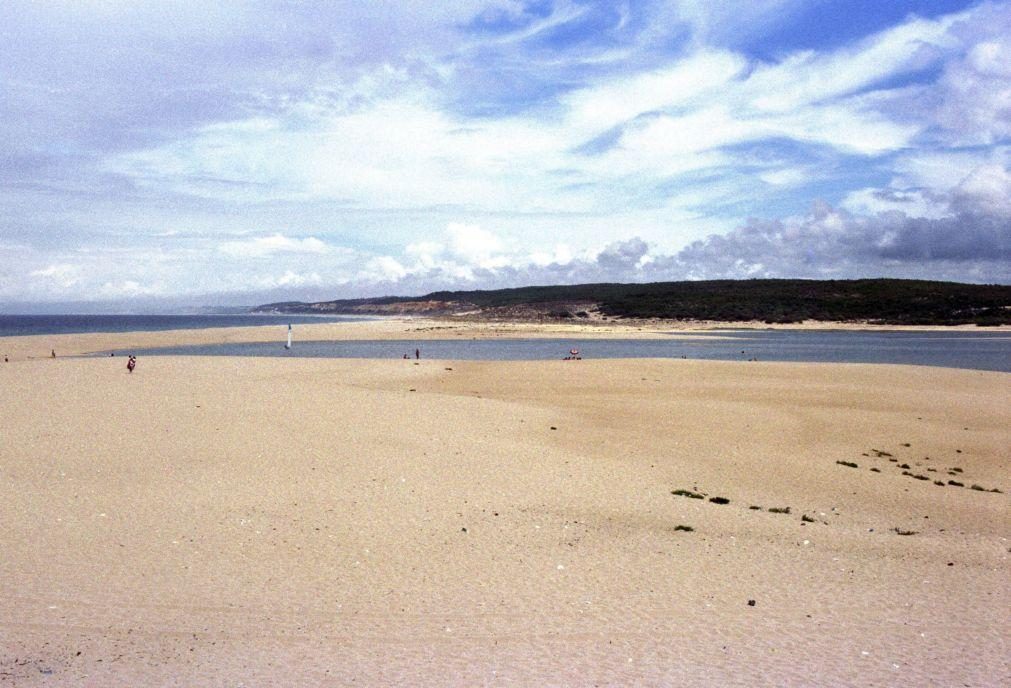 Moradores exigem celeridade na abertura da Lagoa de Albufeira, em Sesimbra