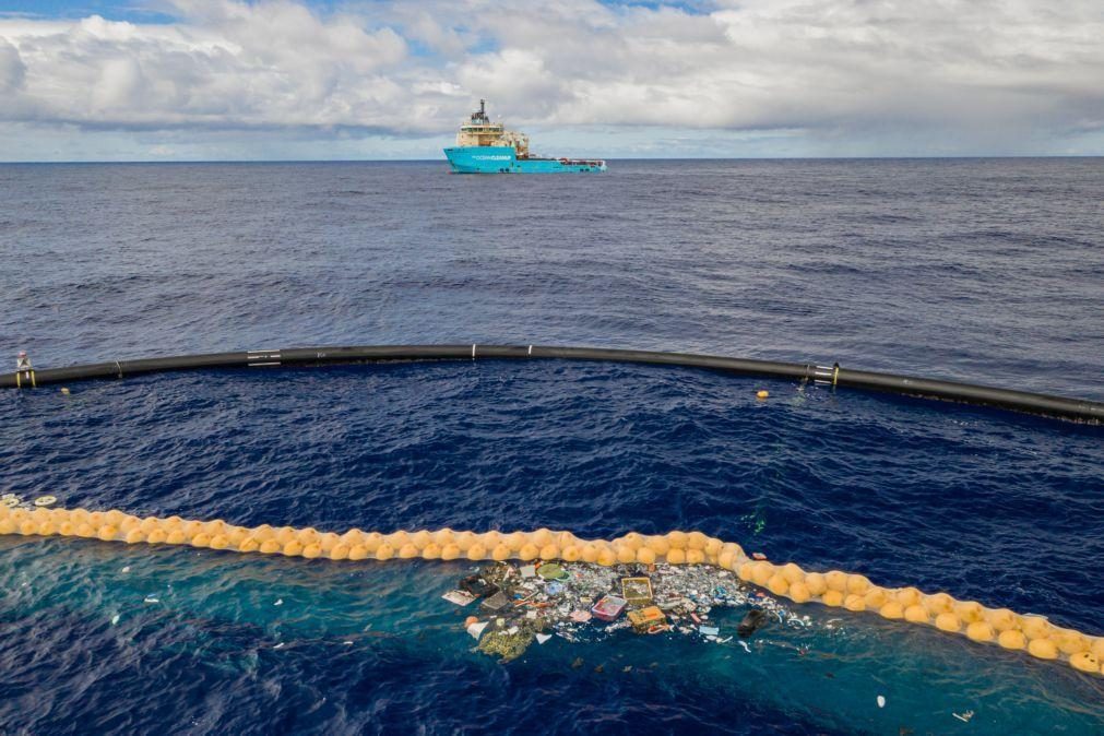 Zona mais profunda do oceano contém13.500 partículas de plástico por metro cúbico de água