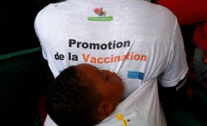 Meio milhão de crianças morrem anualmente em África por falta de vacinas