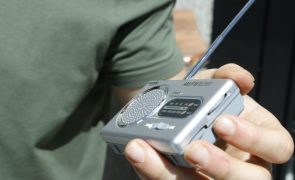 Procura por rádios disparou 4.594% e por powerbanks 1.728% durante apagão