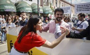 BE acusa Montenegro de fugir a explicações, PCP diz que PM já se devia ter demitido