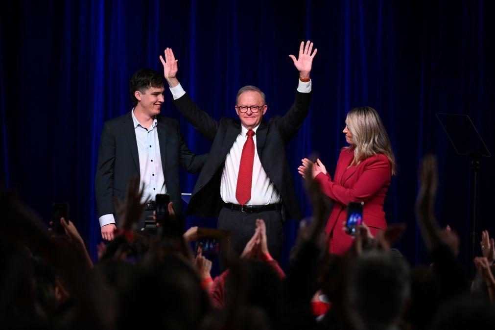 Trabalhista Anthony Albanese proclama vitória nas eleições australianas