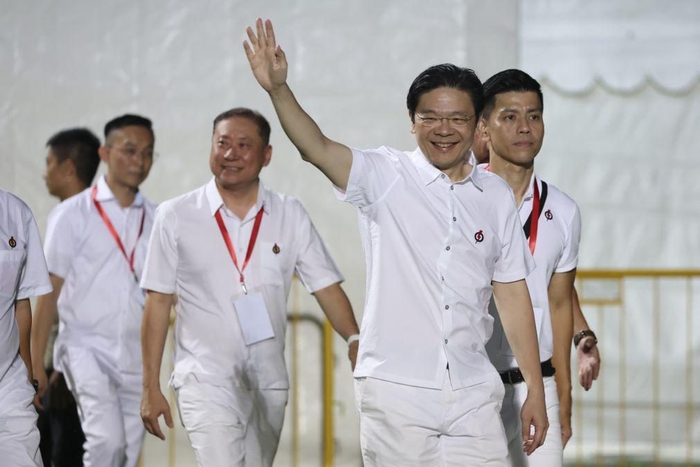 Partido que governa Singapura desde a independência volta a vencer as eleições