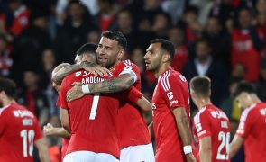 Benfica vence no Estoril e isola-se à condição na liderança da I Liga