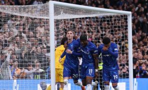 Chelsea vence campeão Liverpool e segue em lugar de 'Champions'