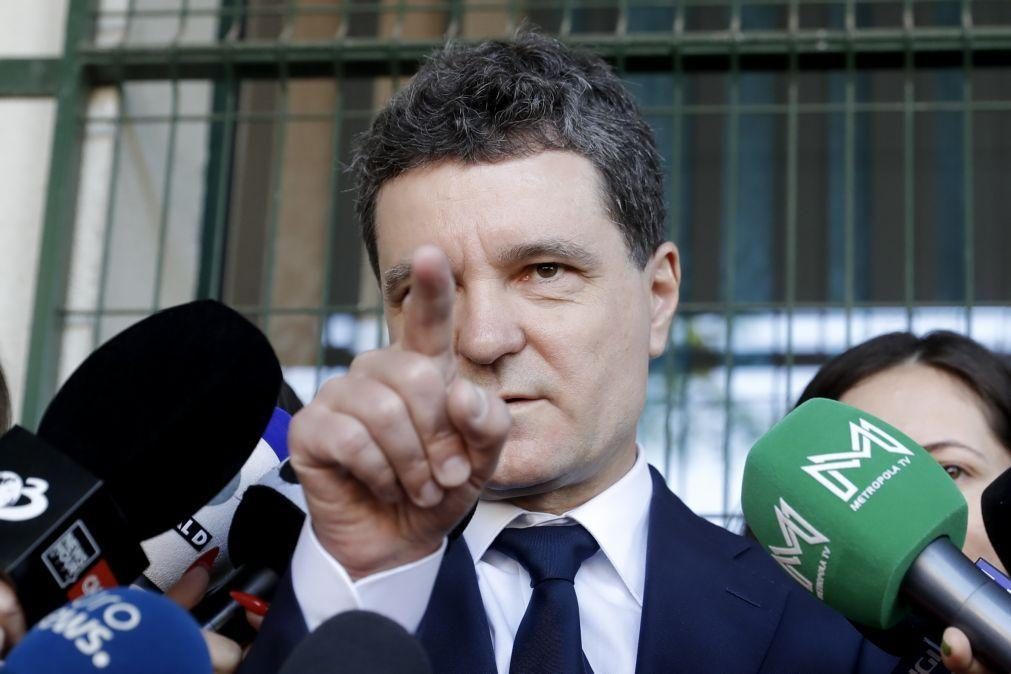 Pró-europeu Nicusor Dan passa à segunda volta com populista George Simion nas presidenciais na Roménia