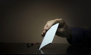Recenseados em Portugal deslocados no estrangeiro podem votar a partir de hoje