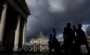 Primeiro sinal de fumo do conclave esperado a partir das 19h00 desta quarta-feira