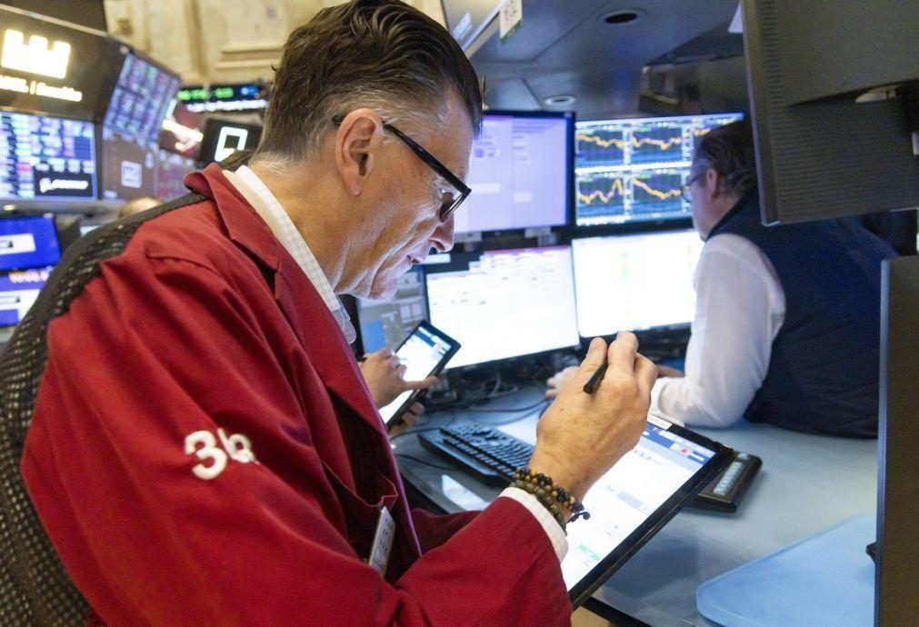Wall Street em queda à espera da Fed e entre receios de tarifas