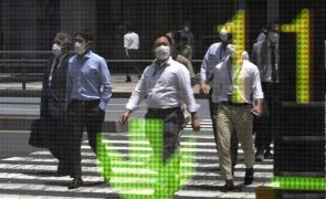 Bolsa de Tóquio fecha a perder 0,14%
