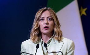 Meloni acusa juízes de quererem manter em Itália imigrantes ilegais criminosos