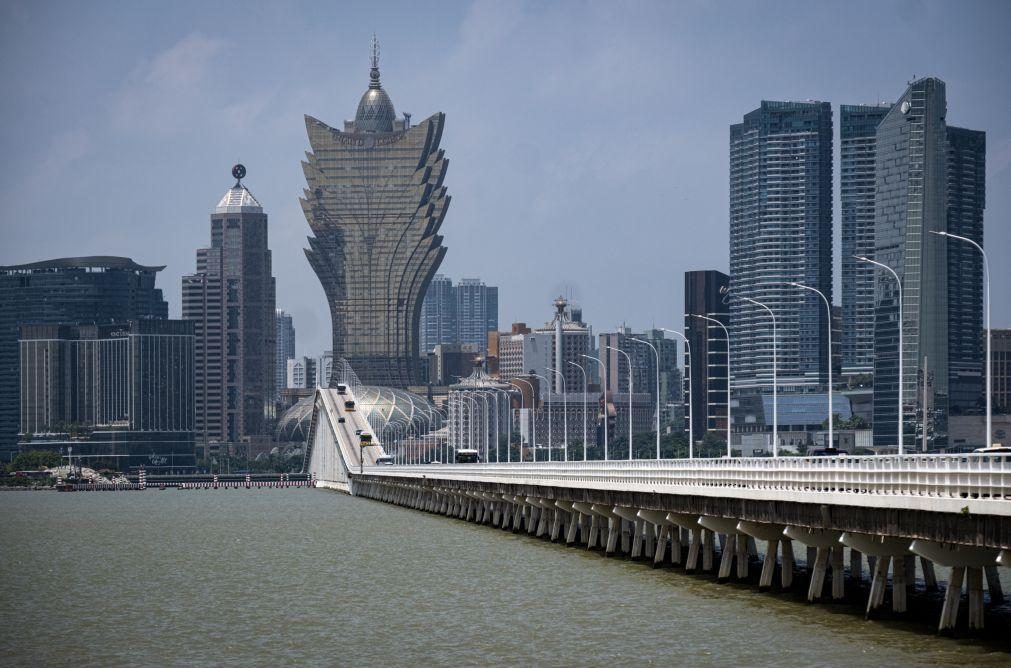 Governo de Macau exclui imprensa online e mensal após detenção de jornalistas