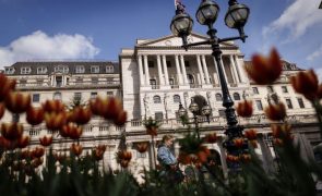 Banco de Inglaterra desce taxa diretora de 4,5% para 4,25%
