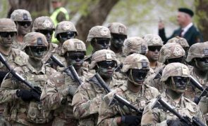 Pentágono determina retirada de até mil militares transgénero do Exército